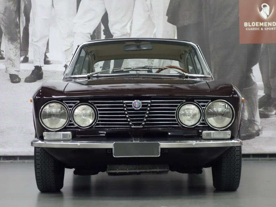 Bild 2/60 von Alfa Romeo Giulia GT 1300 Junior (1975)