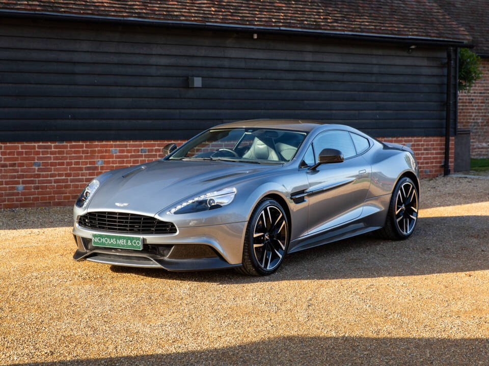 Bild 90/95 von Aston Martin Vanquish (2015)