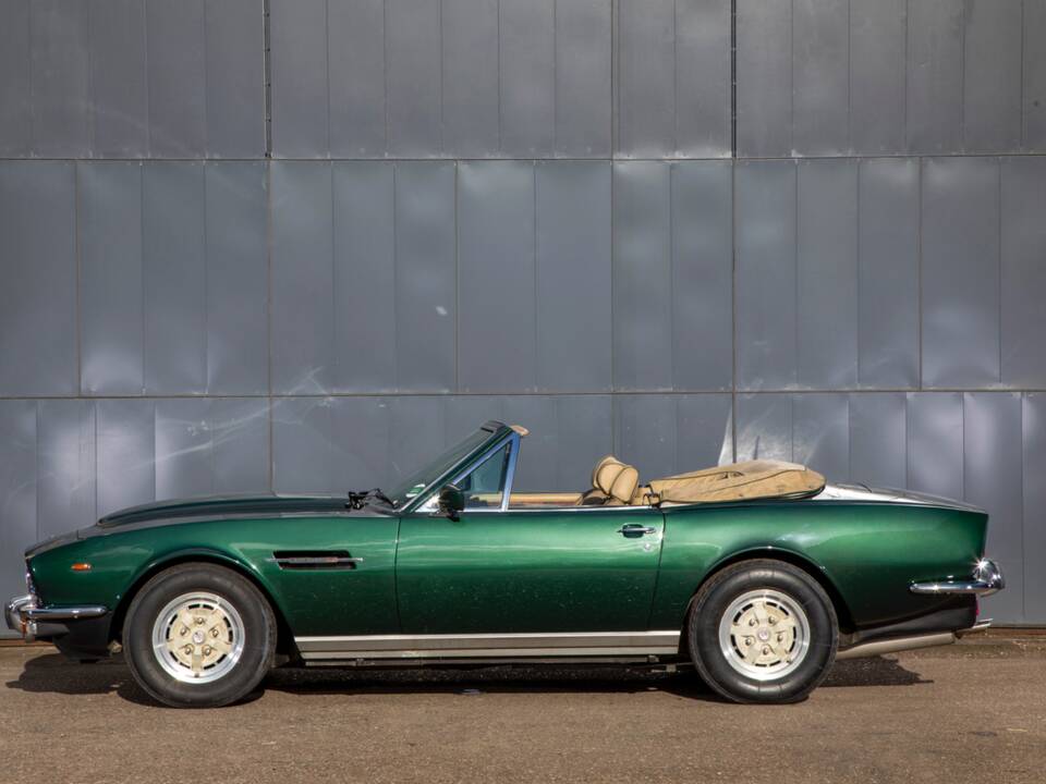 Image 8/20 of Aston Martin V8 (1981)