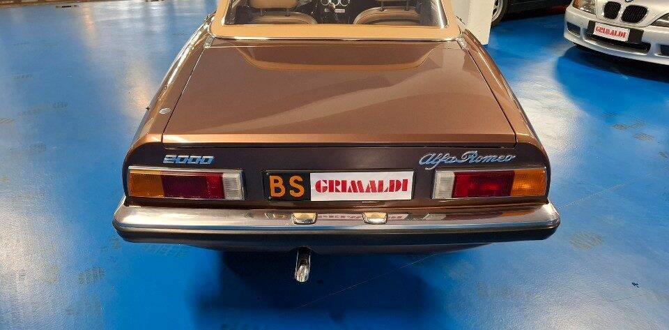 Image 6/43 de Alfa Romeo Spider Veloce 2000 (1982)
