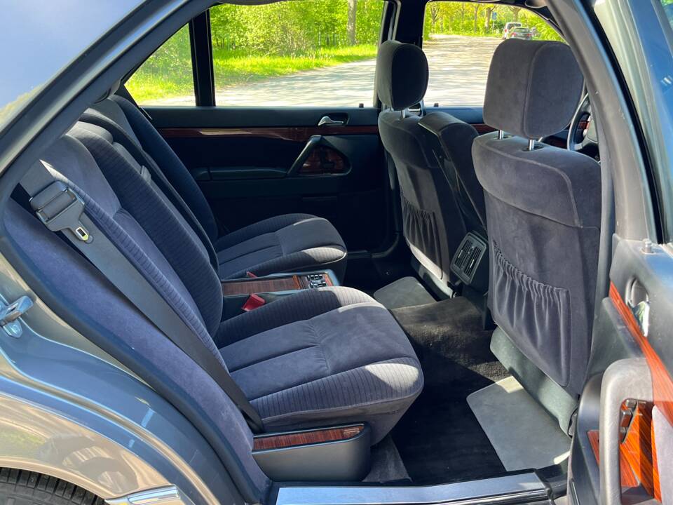 Image 16/44 of Mercedes-Benz 400 SEL (1992)