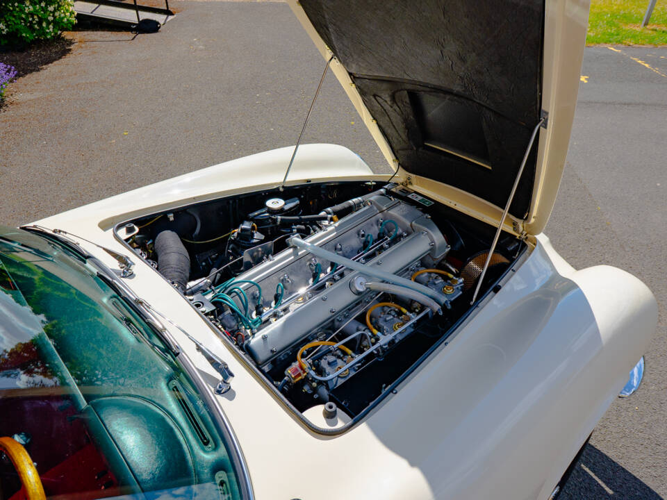 Bild 51/62 von Aston Martin DB 6 Mk II Volante (1970)