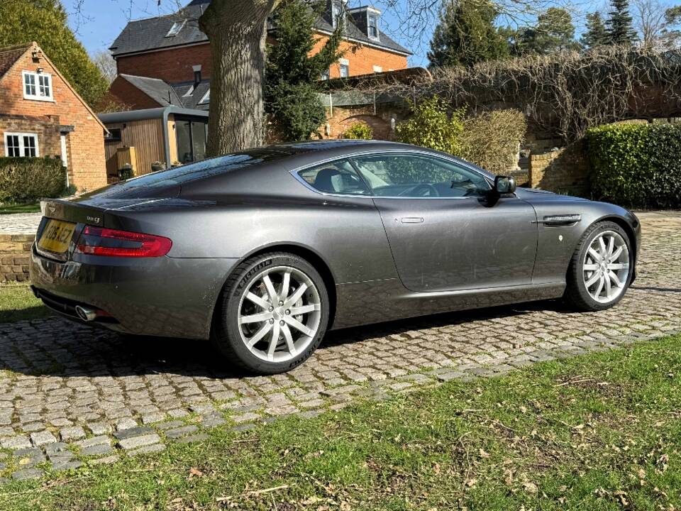 Image 13/33 of Aston Martin DB 9 (2005)