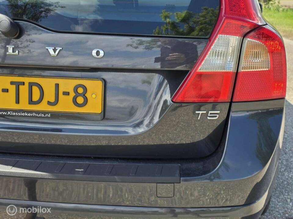Image 7/44 of Volvo V 70 2.0 T5 (2012)