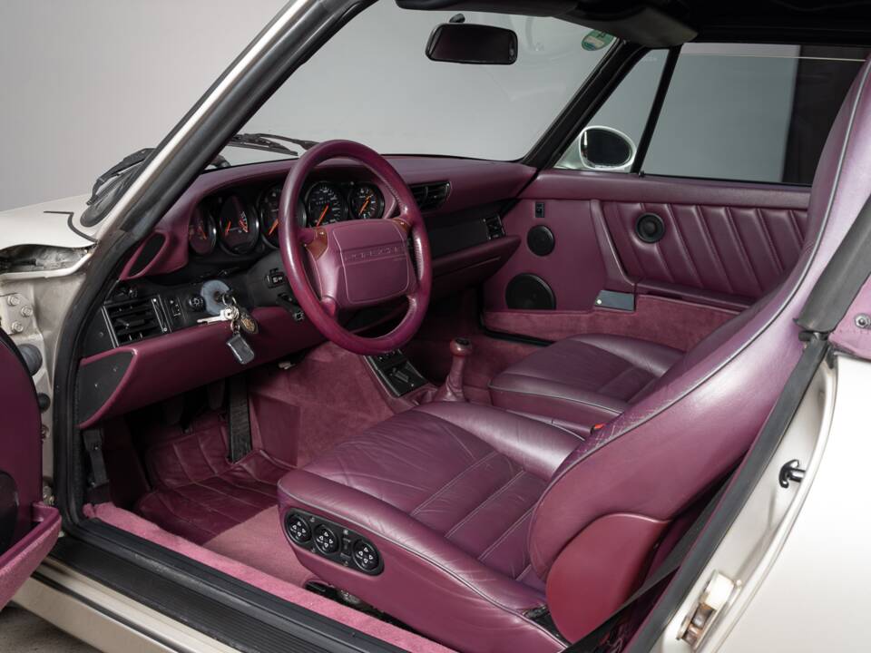 Image 28/41 de Porsche 911 Carrera 2 (1992)