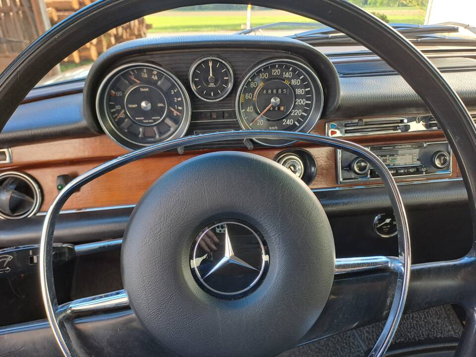 Image 14/73 of Mercedes-Benz 280 SE (1971)