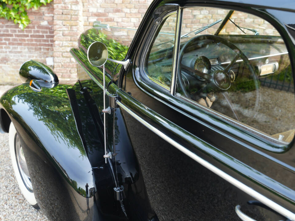 Image 19/50 of Oldsmobile F-Series Business Coupe (1938)