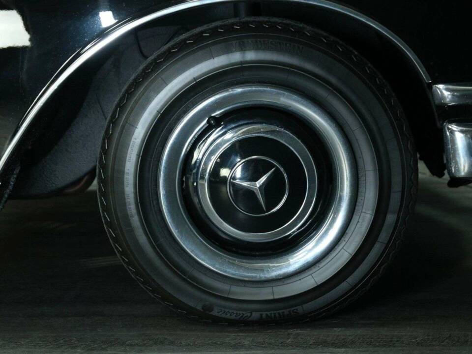 Imagen 30/30 de Mercedes-Benz 300 SE (1961)