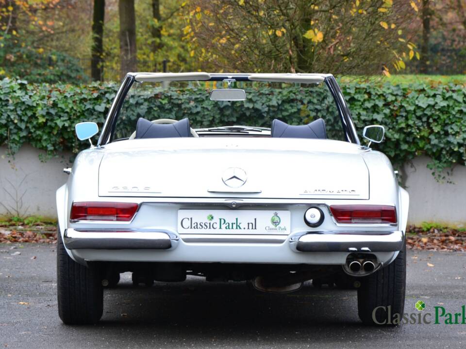 Image 16/50 of Mercedes-Benz 250 SL (1966)
