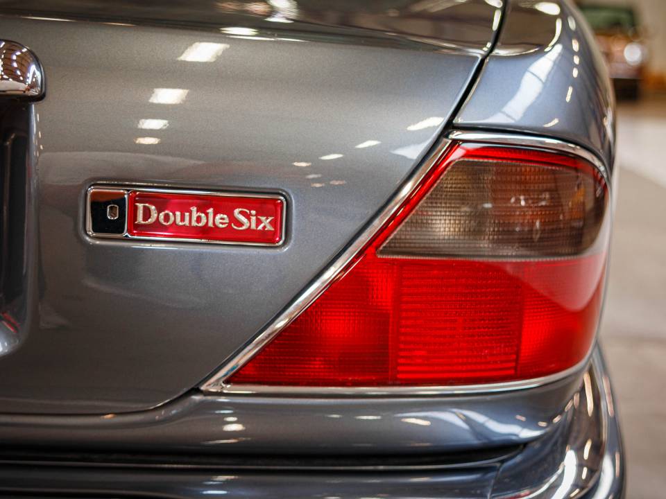 Imagen 16/50 de Daimler Double Six (1994)