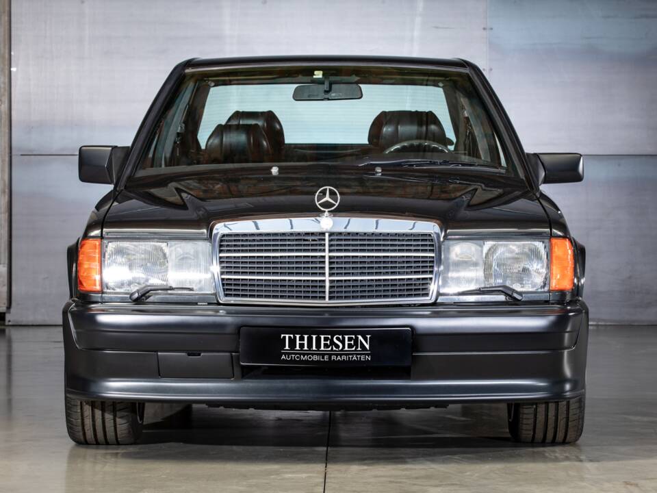 Image 2/23 de Mercedes-Benz 190 E 2.5-16 (1989)