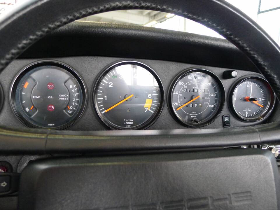 Bild 19/33 von Porsche 911 Carrera 3.2 (1985)