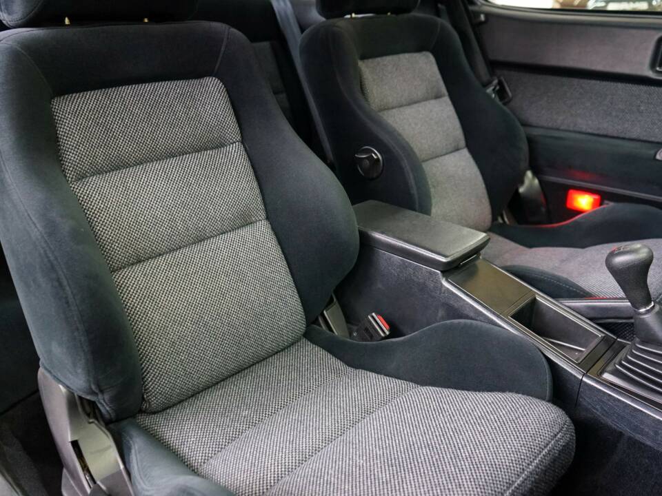 Image 23/55 of Mitsubishi Starion (1989)