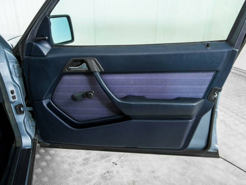 Bild 30/50 von Mercedes-Benz 230 E (1985)