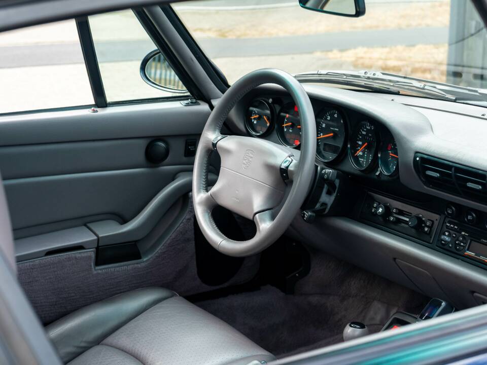 Afbeelding 2/32 van Porsche 911 Carrera (1994)