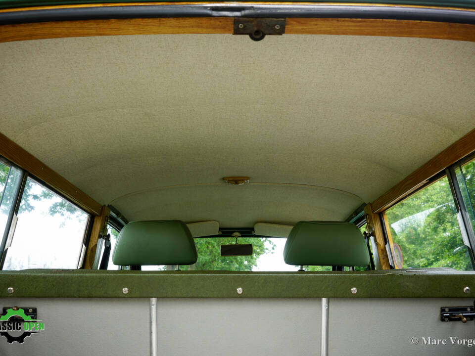 Image 43/43 of Morris Minor 1000 Traveller (1965)