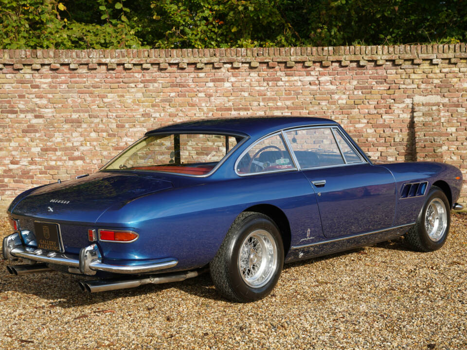 Image 35/50 de Ferrari 330 GT (1966)