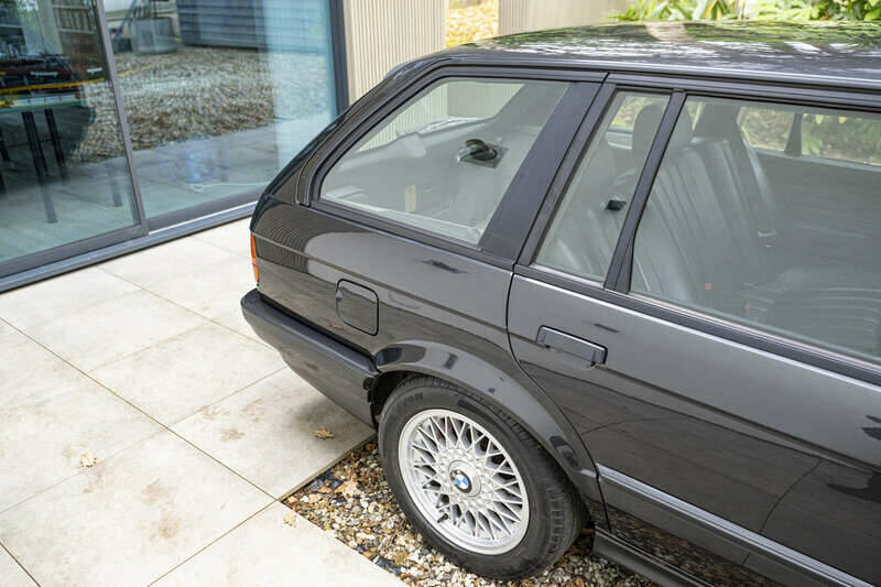 Bild 17/50 von BMW 325i Touring (1990)