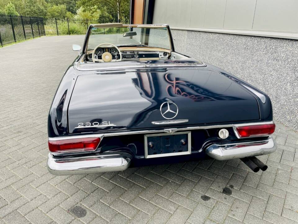 Image 13/36 of Mercedes-Benz 230 SL (1967)