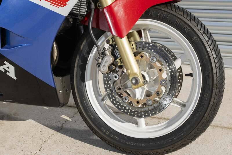 Bild 15/47 von Honda VFR 400 R (1988)
