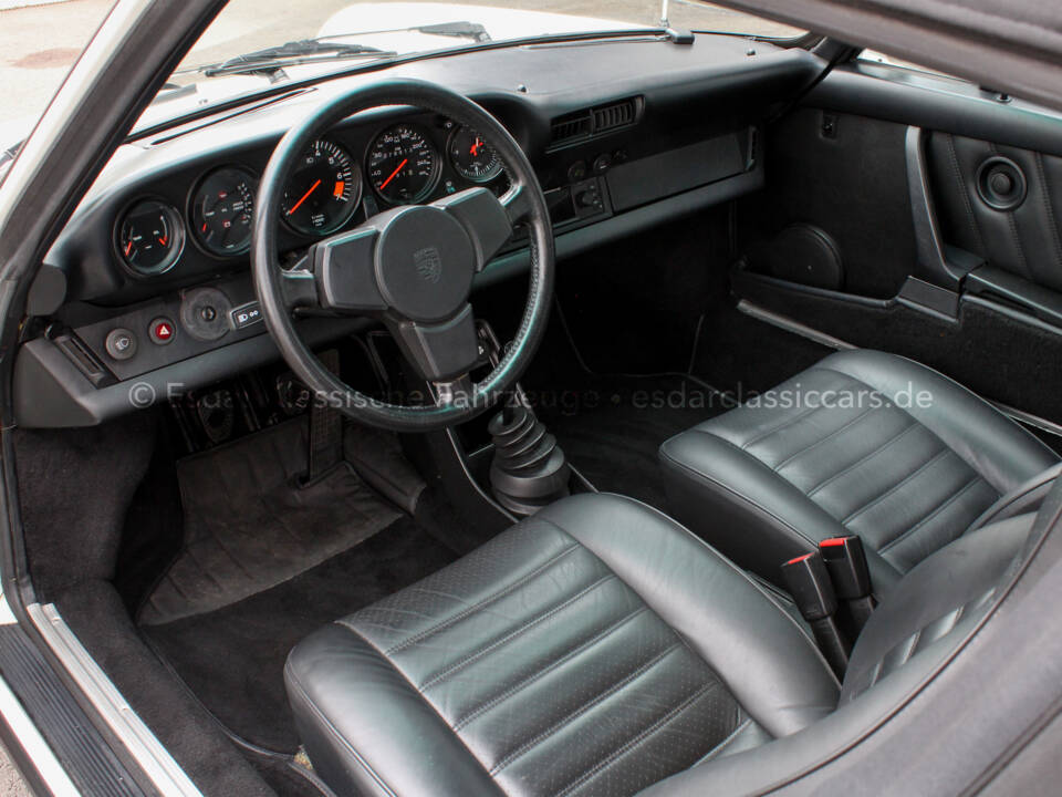 Image 9/36 de Porsche 911 Carrera 3.2 (1984)