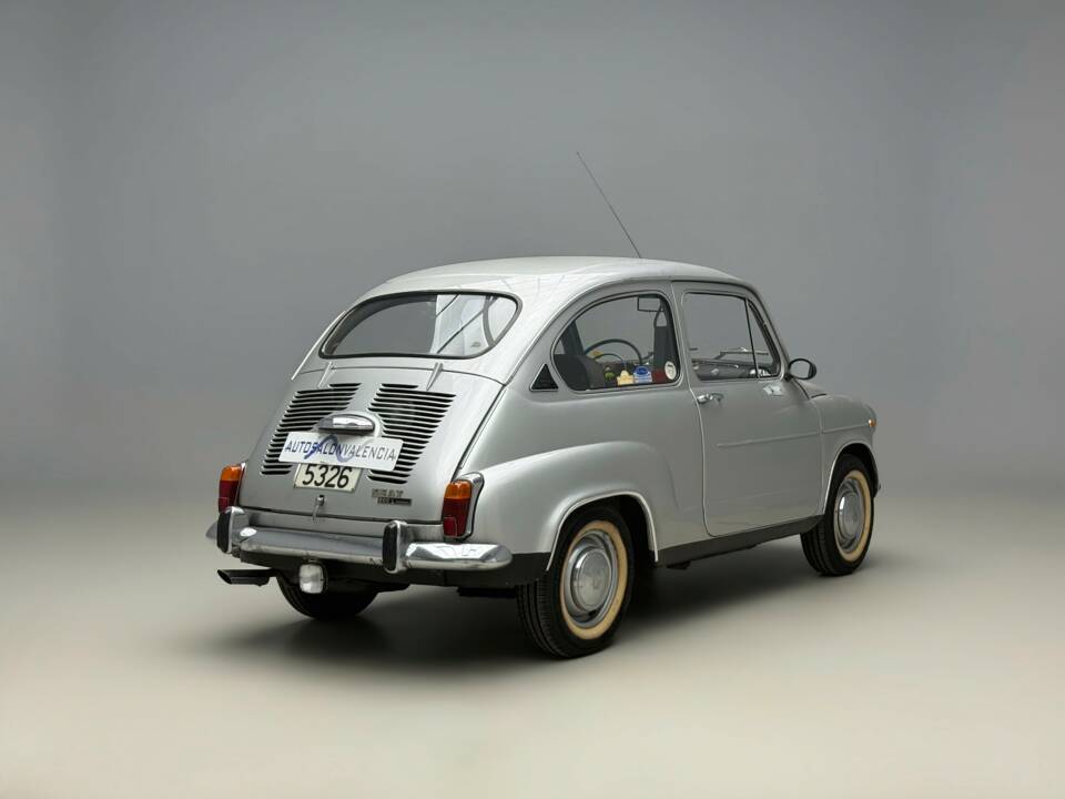 Immagine 8/20 di SEAT 600 L (1972)