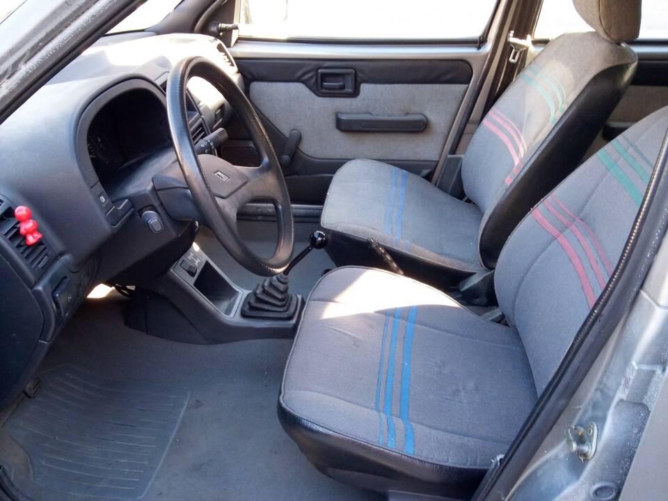 Image 13/18 of Citroën AX 4x4 (1991)