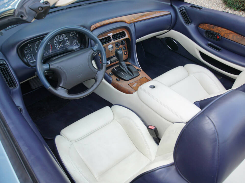 Bild 37/50 von Aston Martin DB 7 Vantage Volante (2000)