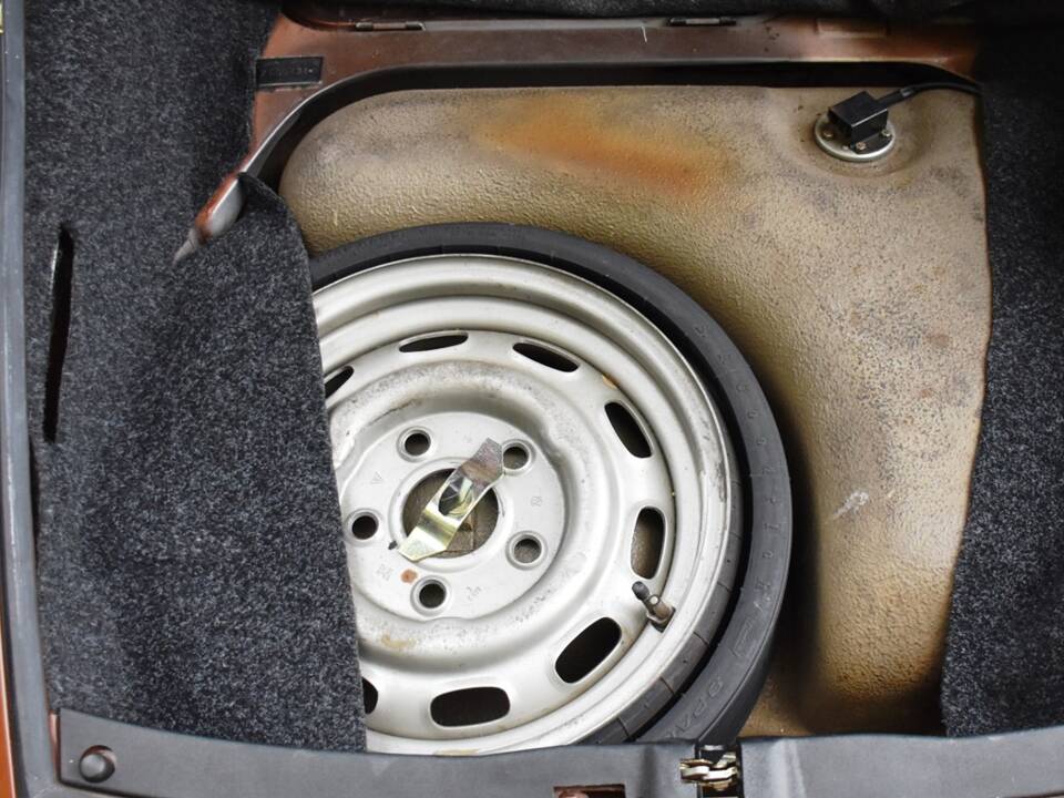 Image 31/37 de Porsche 911 Carrera 3.0 (1977)