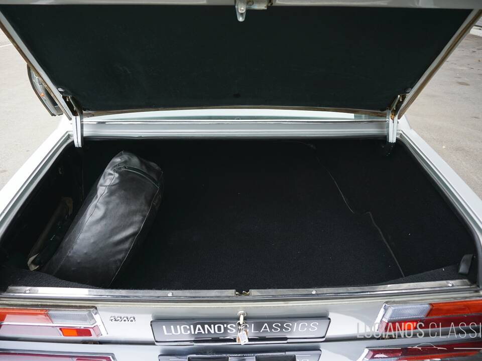 Image 63/66 of FIAT 130 Coupé (1972)