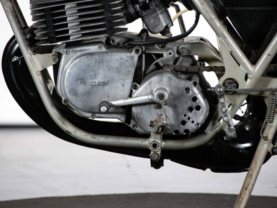 Image 12/50 of Ducati DUMMY (1976)