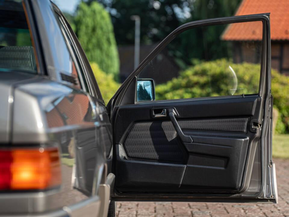 Immagine 36/73 di Mercedes-Benz 190 D 2.5 (1990)