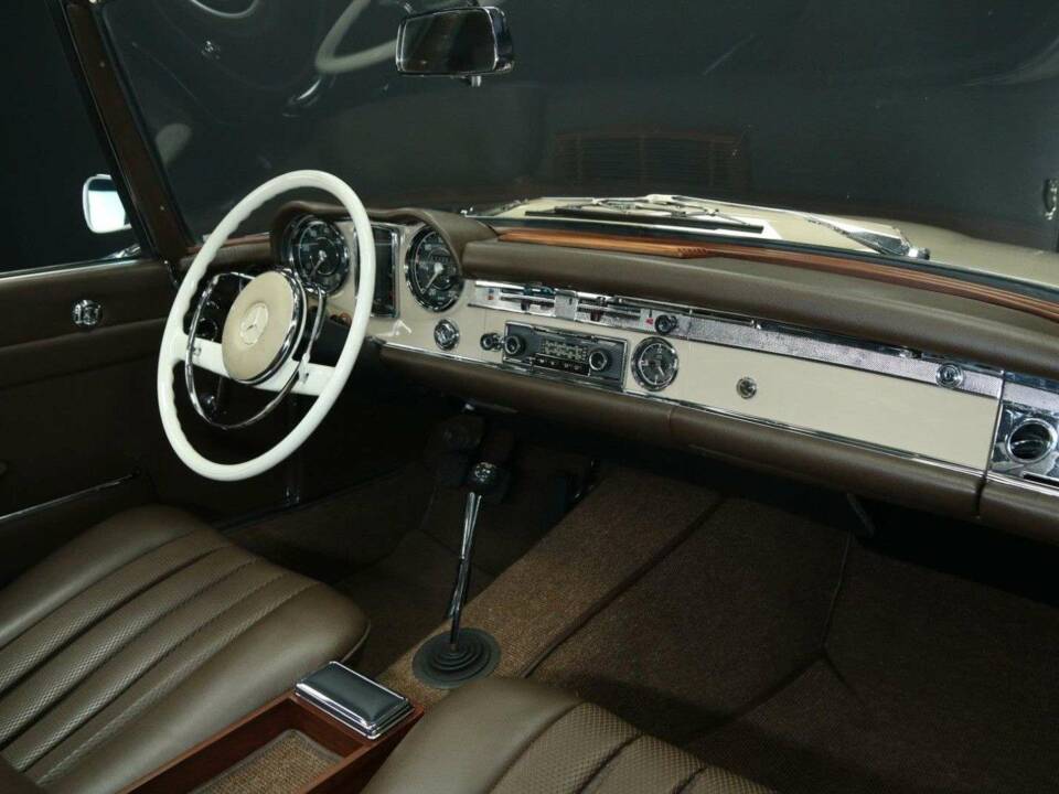 Image 28/50 of Mercedes-Benz 230 SL (1967)