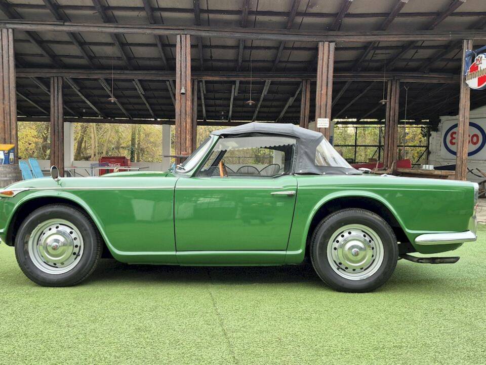 Image 47/66 of Triumph TR 4A IRS (1966)