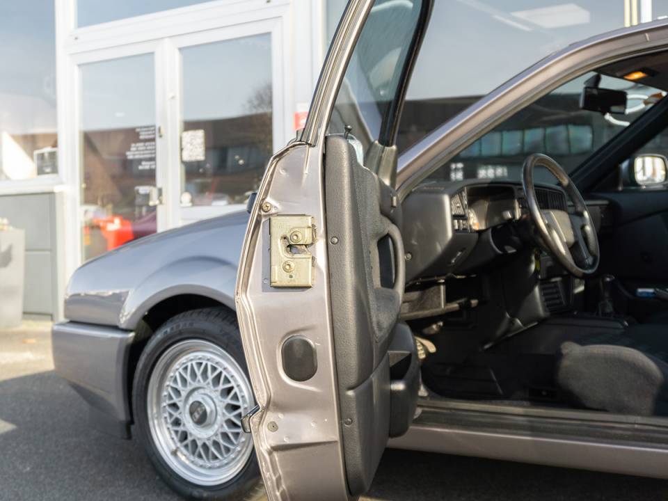 Bild 23/45 von Volkswagen Corrado G60 1.8 (1990)