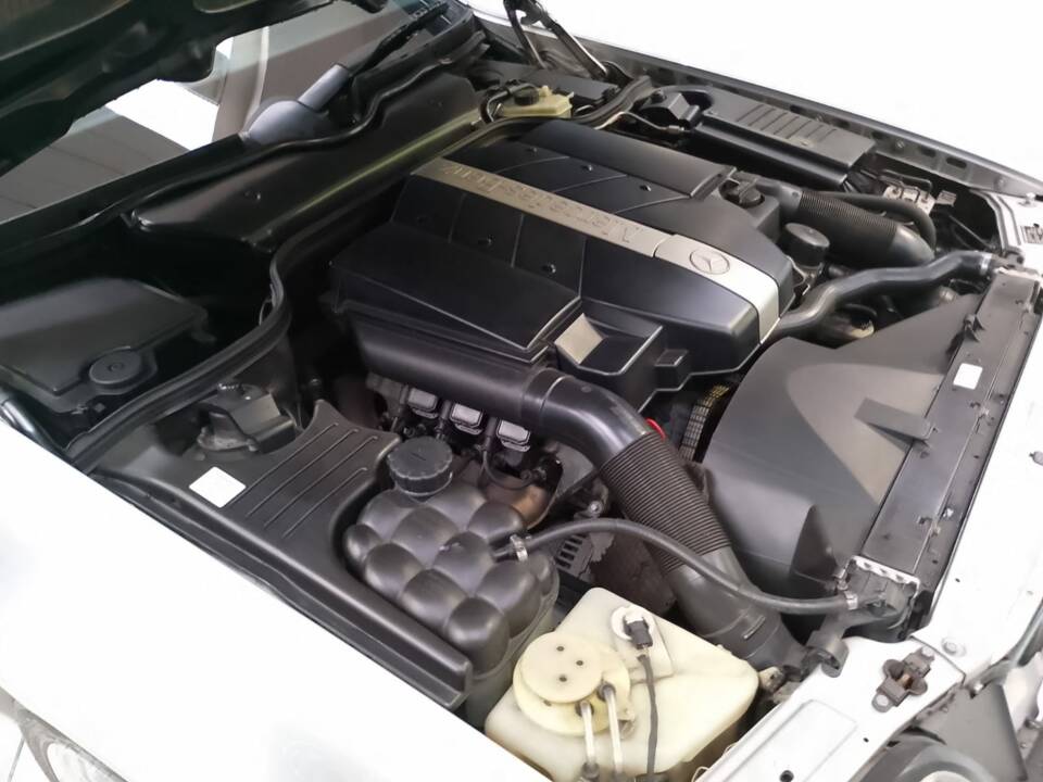 Imagen 37/46 de Mercedes-Benz SL 280 (1999)