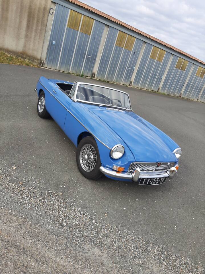 Image 1/13 of MG MGB (1965)