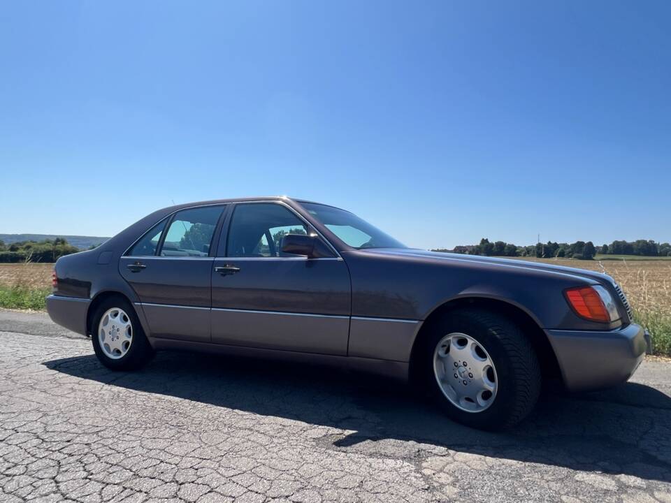 Immagine 6/32 di Mercedes-Benz 400 SE (1993)