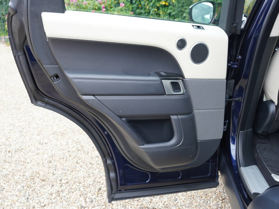 Image 25/50 of Land Rover Range Rover Sport P400e PHEV (2020)