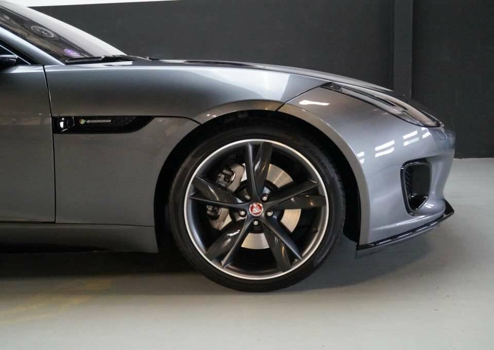 Image 24/50 of Jaguar F-Type (2019)