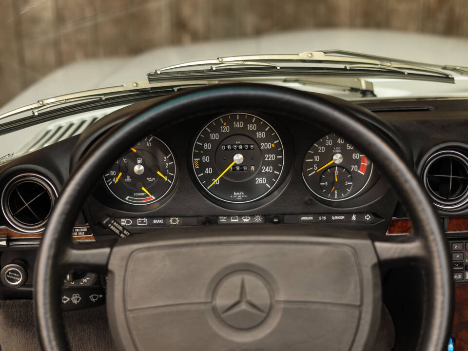 Immagine 30/73 di Mercedes-Benz 560 SL (1986)