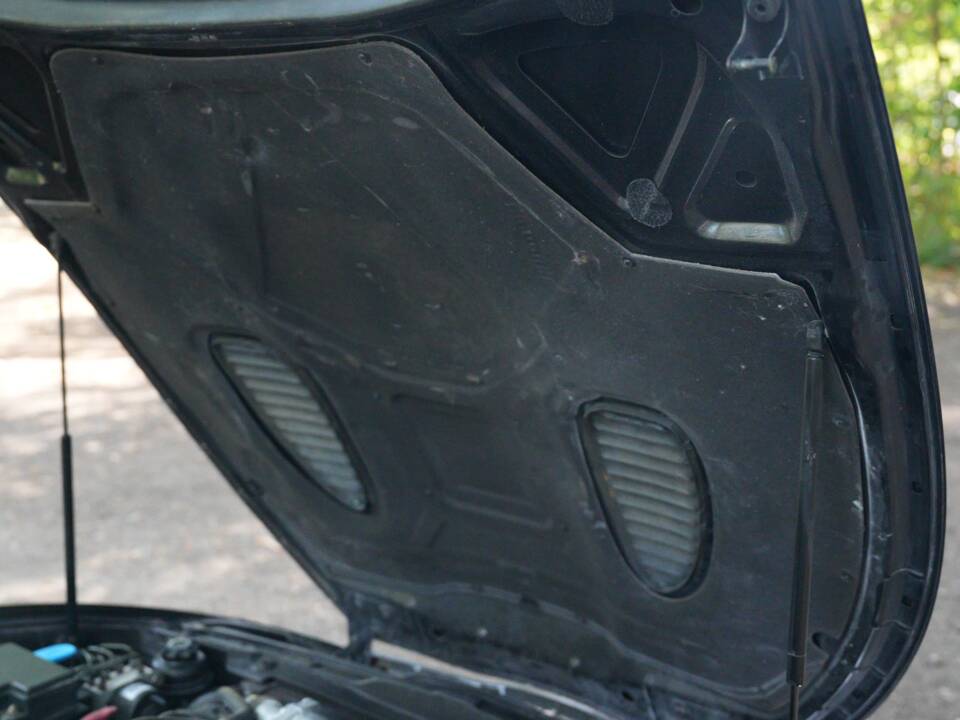 Image 35/50 of Jaguar XKR (1998)