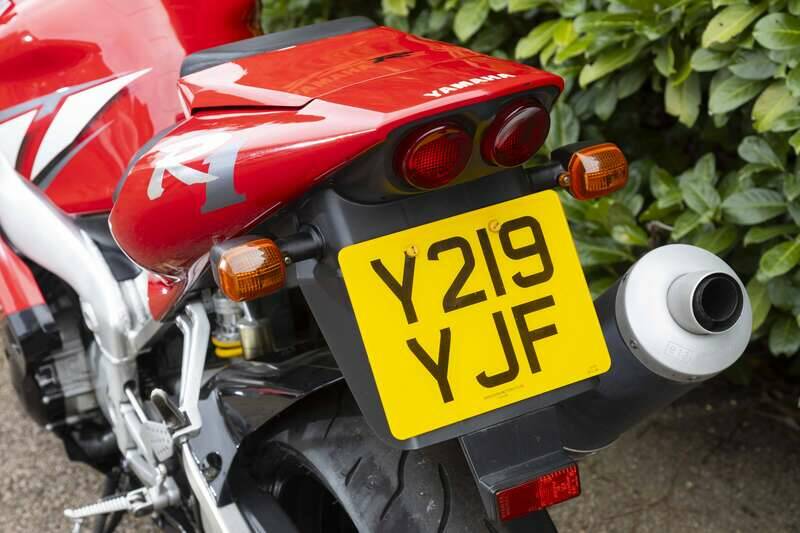 Image 29/33 of Yamaha YZF-R1 (2001)