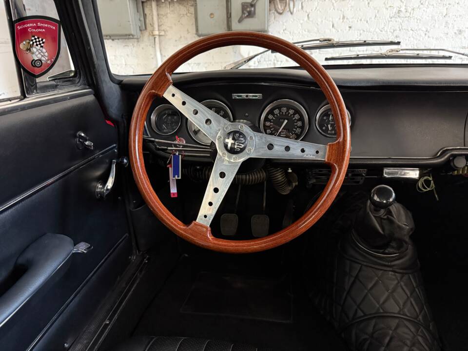 Immagine 52/53 di Alfa Romeo Giulia GT 1300 Junior (1970)