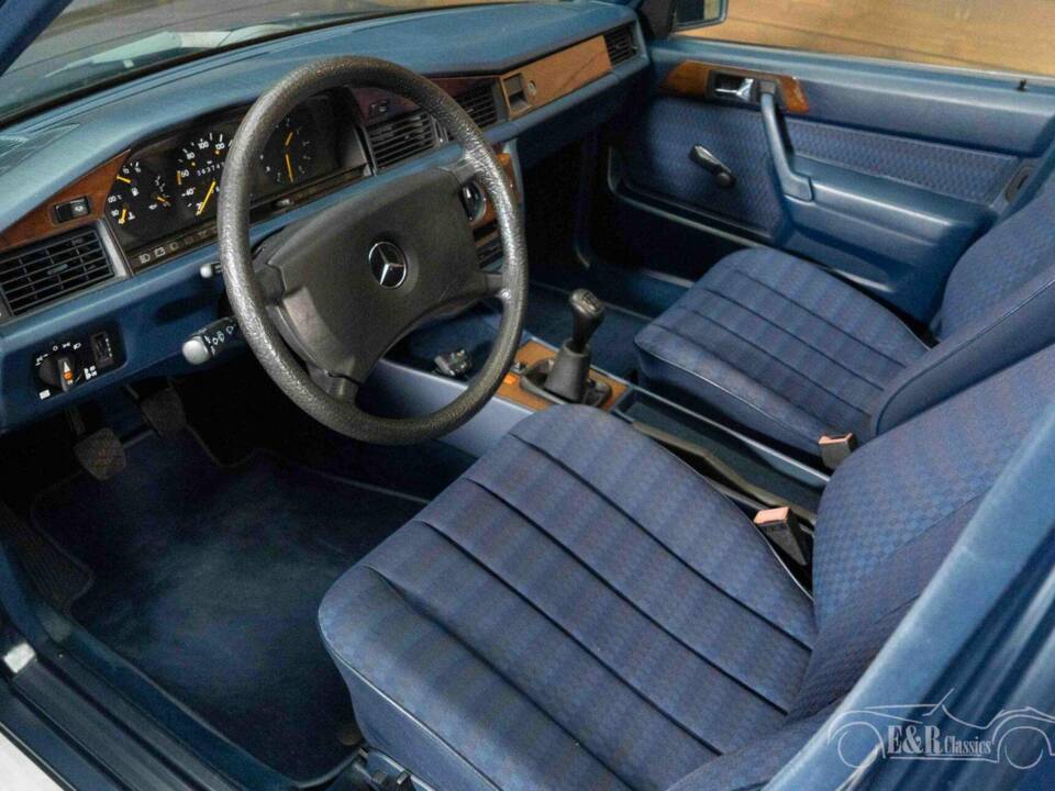 Imagen 2/19 de Mercedes-Benz 190 D (1990)