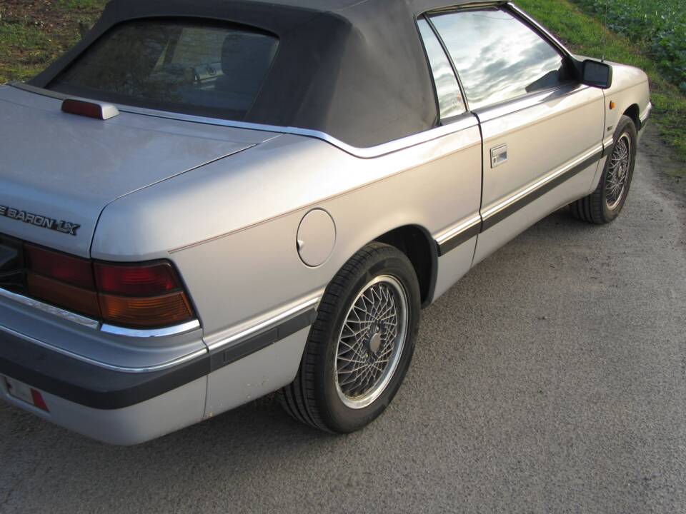 Bild 5/15 von Chrysler Le Baron 3.0 (1994)