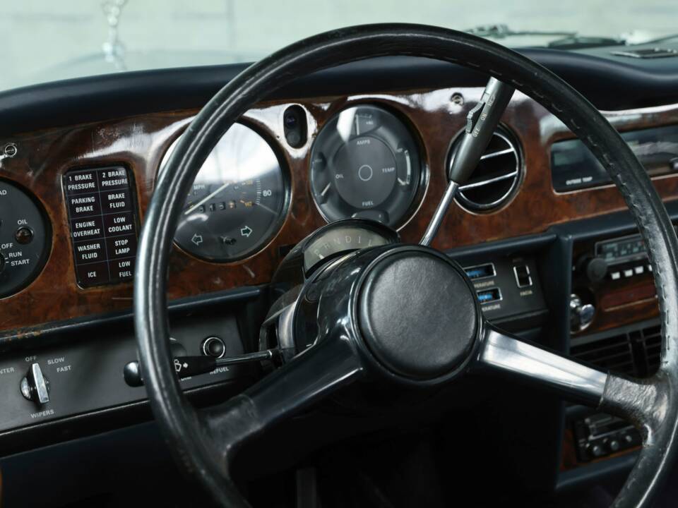 Image 19/48 of Rolls-Royce Corniche I (1980)