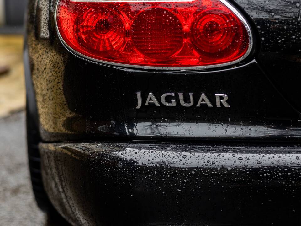 Afbeelding 30/50 van Jaguar XKR (1998)