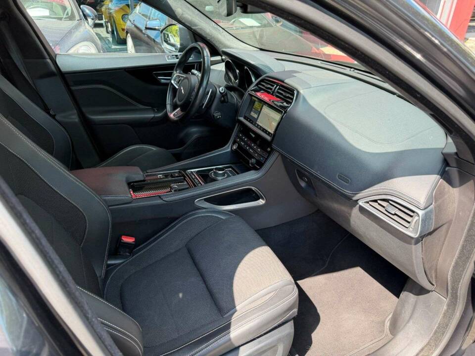 Bild 21/21 von Jaguar F-Pace 20d (2019)