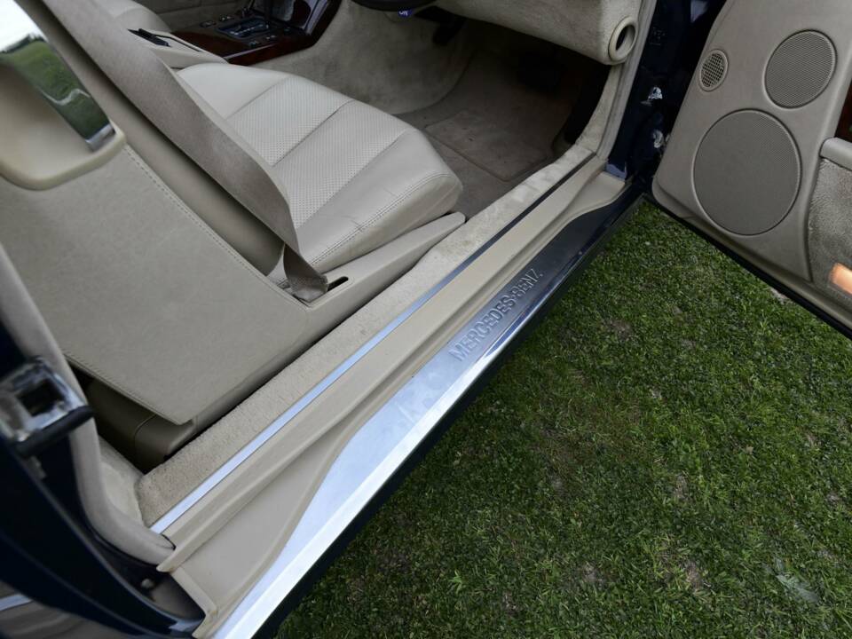 Image 46/50 of Mercedes-Benz SL 500 (1995)